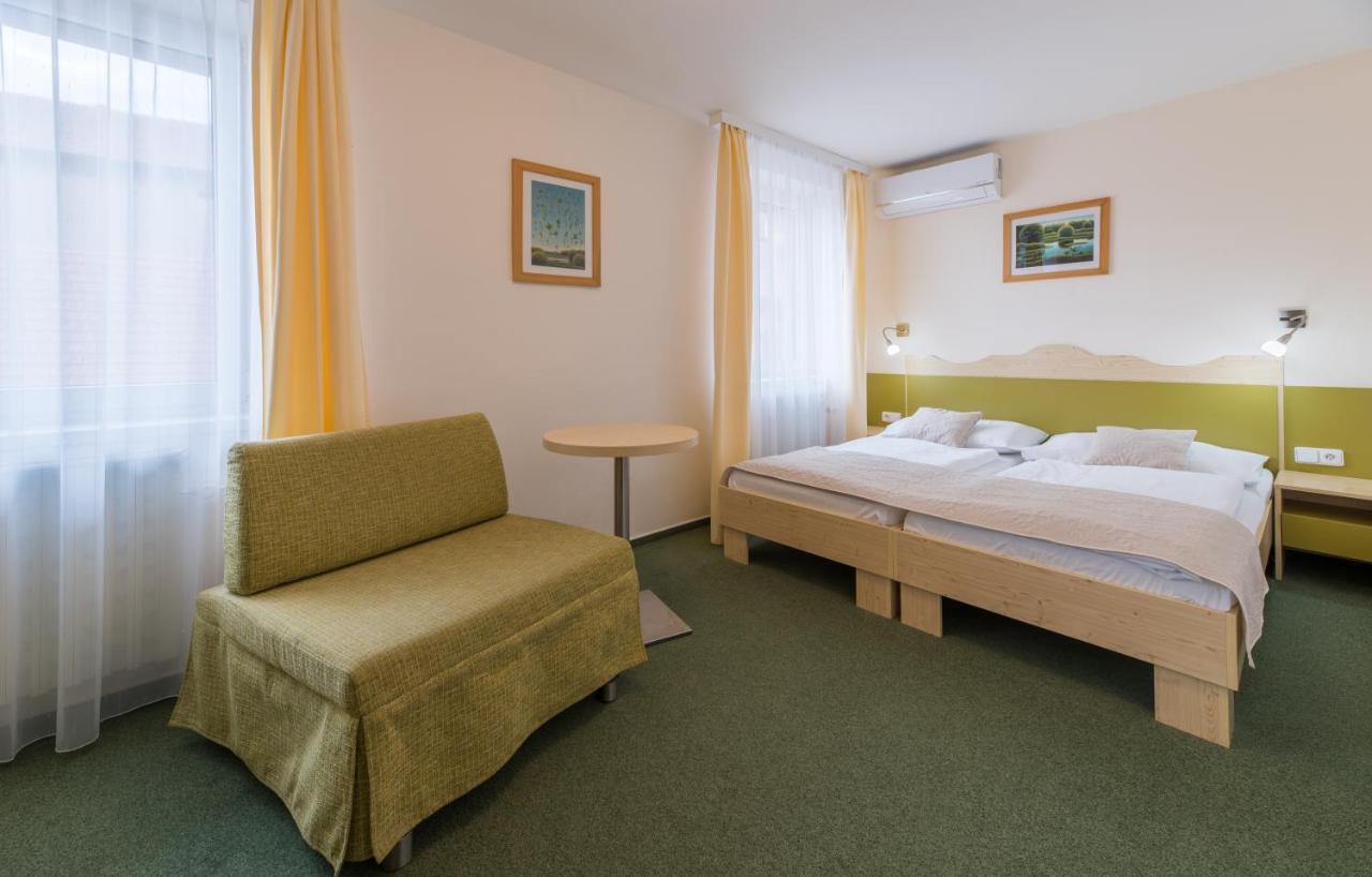 Wellness Hotel Iris Pavlov Dış mekan fotoğraf