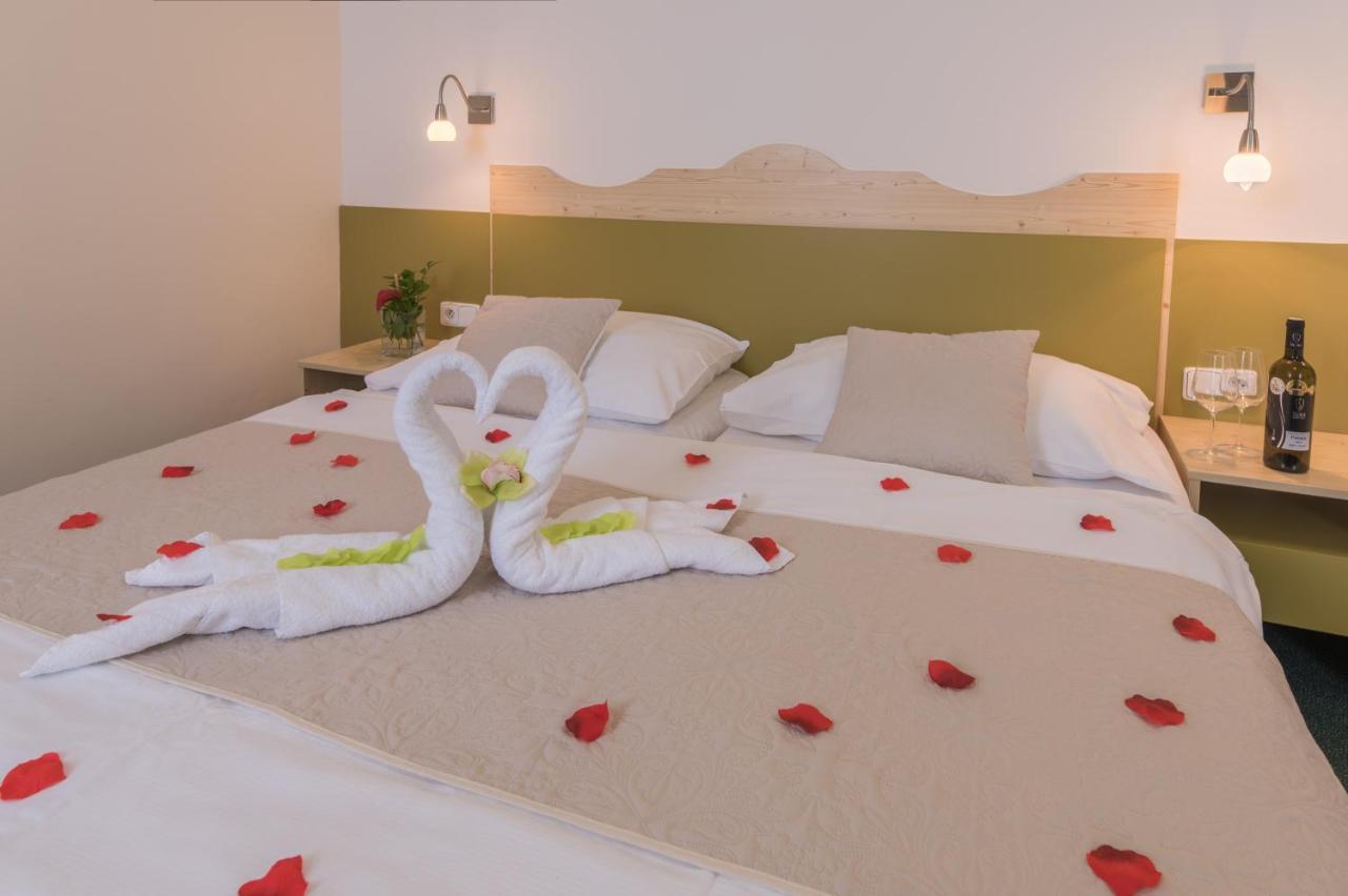 Wellness Hotel Iris Pavlov Dış mekan fotoğraf