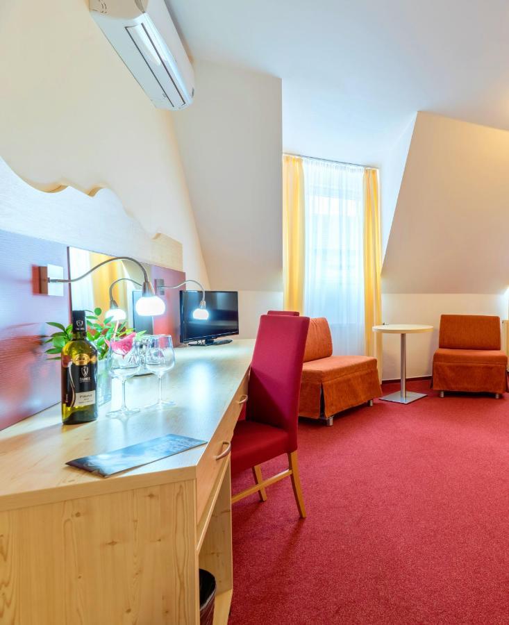 Wellness Hotel Iris Pavlov Dış mekan fotoğraf