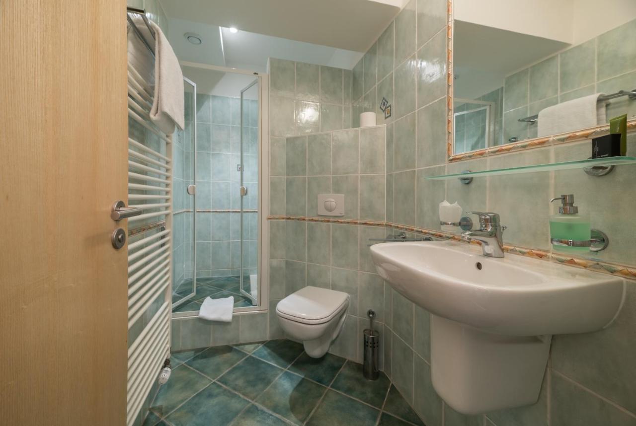 Wellness Hotel Iris Pavlov Dış mekan fotoğraf
