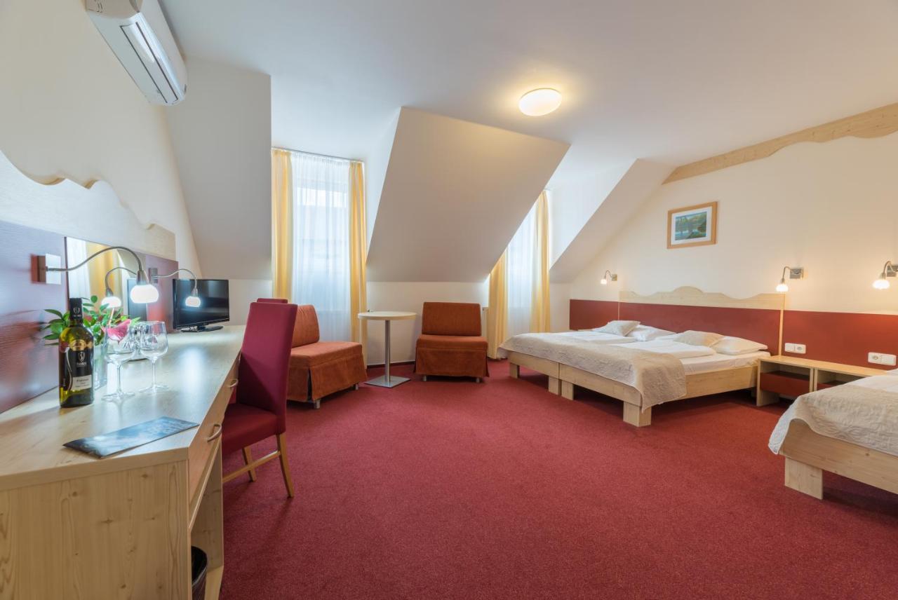 Wellness Hotel Iris Pavlov Dış mekan fotoğraf